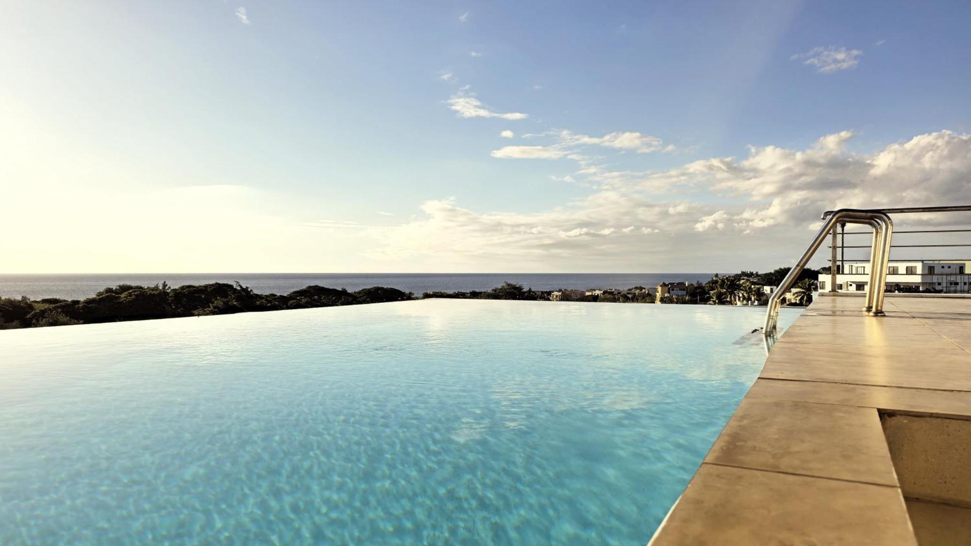 Luxury Penthouse With Infinity Pool & Stunning Sea View Apartment Flic en Flac Exterior photo